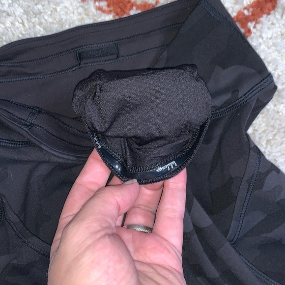Lululemon- High Rise Black Camo Leggings- Sz 10- 29” Inseam - Picture 9 of 13
